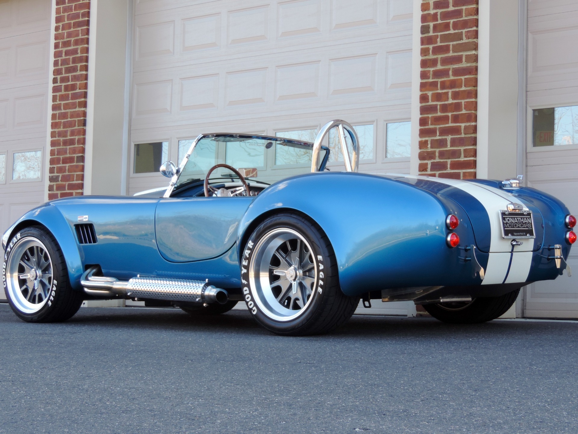 Машина Shelby Cobra