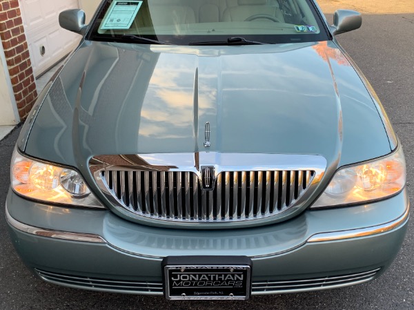 Used-2006-Lincoln-Town-Car-Signature