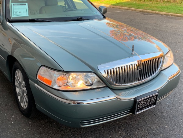 Used-2006-Lincoln-Town-Car-Signature