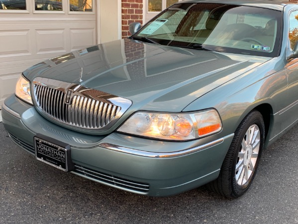 Used-2006-Lincoln-Town-Car-Signature