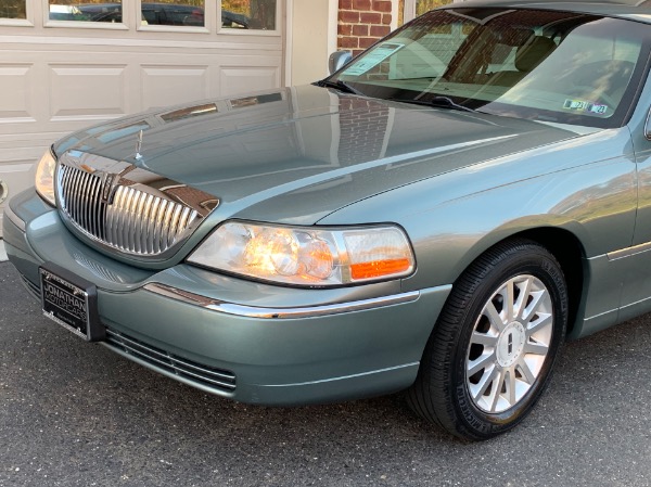 Used-2006-Lincoln-Town-Car-Signature