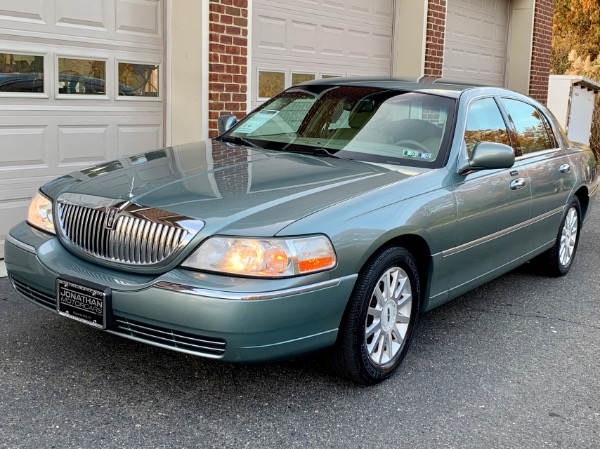 Used-2006-Lincoln-Town-Car-Signature