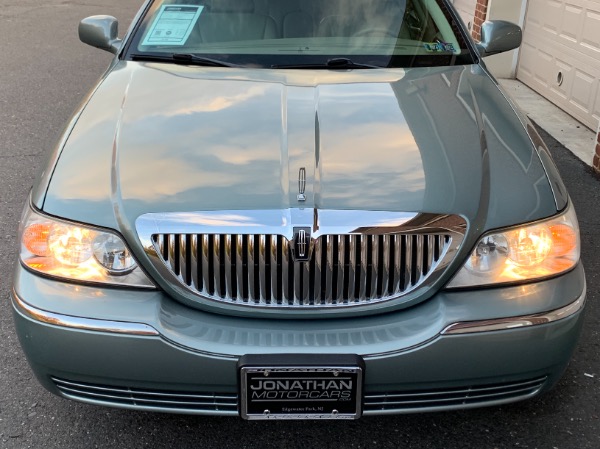 Used-2006-Lincoln-Town-Car-Signature