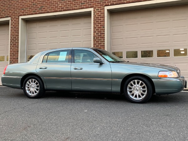 Used-2006-Lincoln-Town-Car-Signature