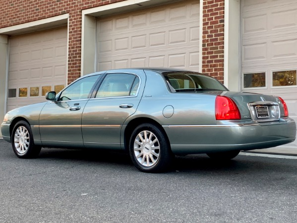 Used-2006-Lincoln-Town-Car-Signature