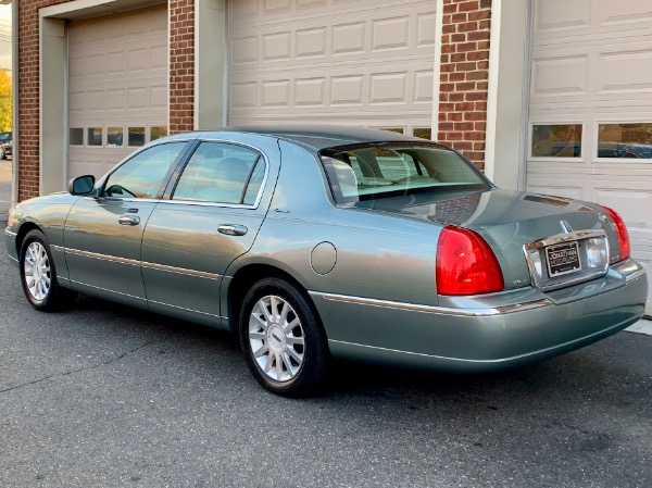 Used-2006-Lincoln-Town-Car-Signature