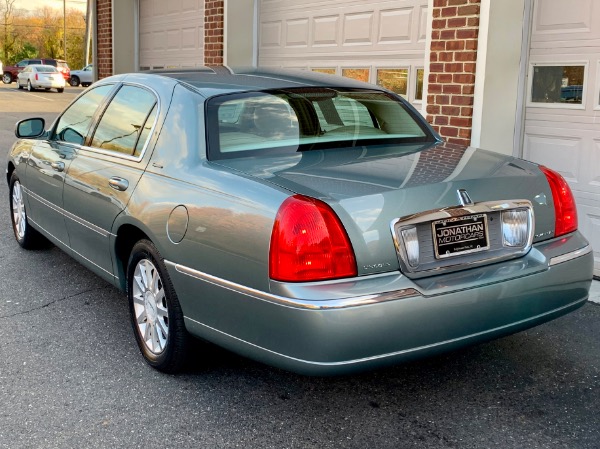 Used-2006-Lincoln-Town-Car-Signature