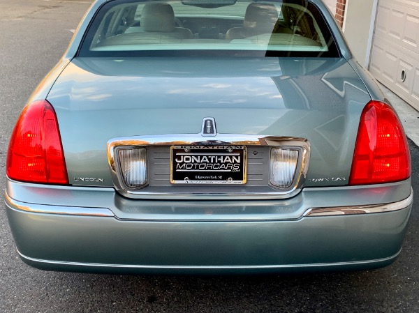 Used-2006-Lincoln-Town-Car-Signature