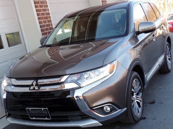 Used-2017-Mitsubishi-Outlander-SE