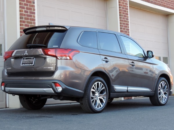 Used-2017-Mitsubishi-Outlander-SE