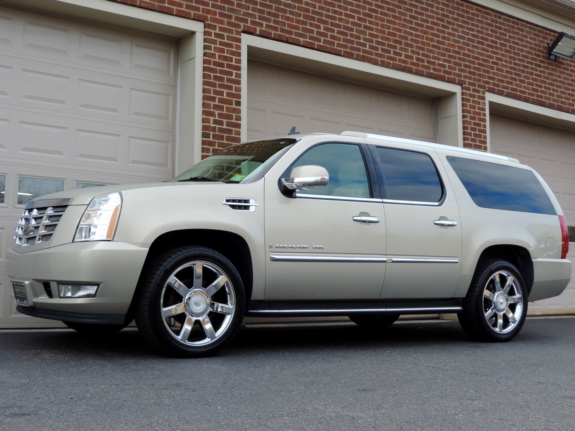 Cadillac escalade esv отличия