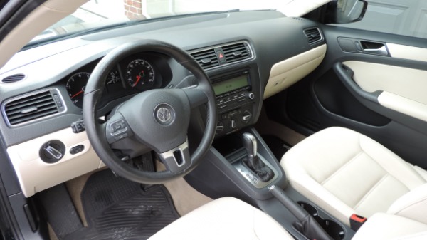 Used-2011-Volkswagen-Jetta-SE-PZEV