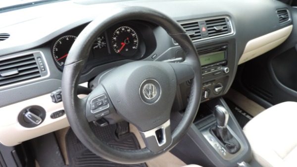 Used-2011-Volkswagen-Jetta-SE-PZEV