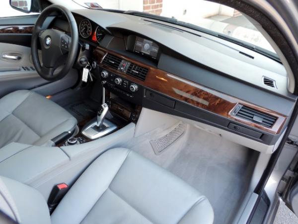 Used-2010-BMW-5-Series-528i---Heated-Leather---Sunroof---Serviced