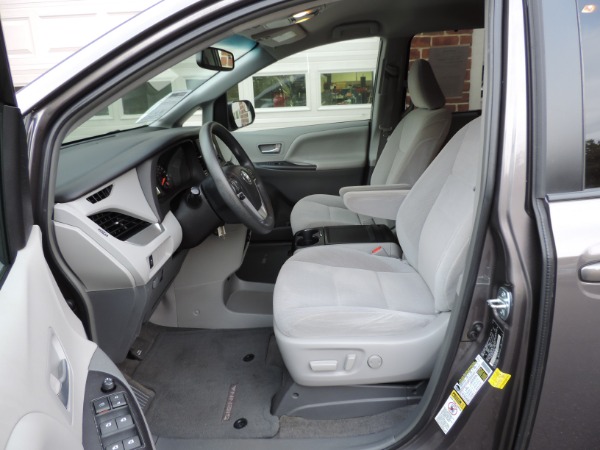 Used-2015-Toyota-Sienna-LE