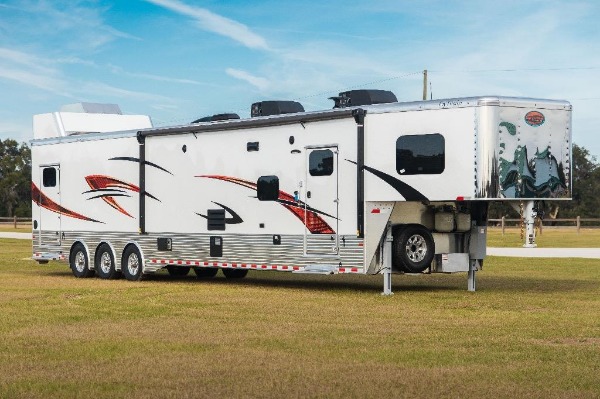 New-2019-Sundowner-Kings-Quarters-6-465-Toy-Hauler