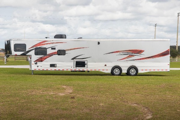 New-2019-Sundowner-2286GM-425-Toy-Hauler