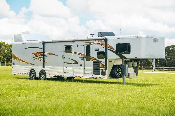 New-2019-Sundowner-1786GM-42-Toy-Hauler