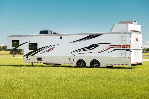 New-2019-Sundowner-1786GM-40-Toy-Hauler