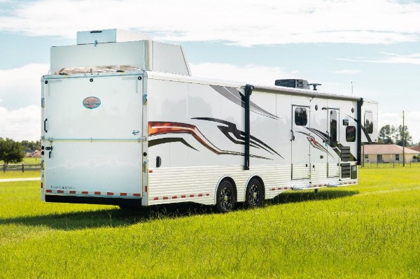 New-2019-Sundowner-1786GM-40-Toy-Hauler