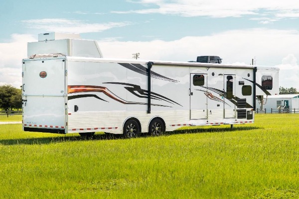 New-2019-Sundowner-1786GM-40-Toy-Hauler