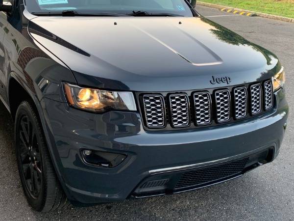 Used-2018-Jeep-Grand-Cherokee-Altitude